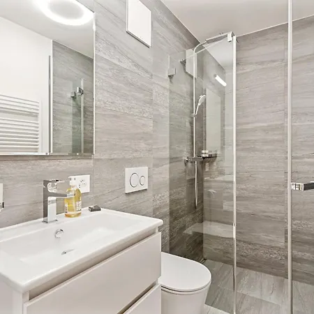 High-end With And Indoor Pool Lejlighed Champéry